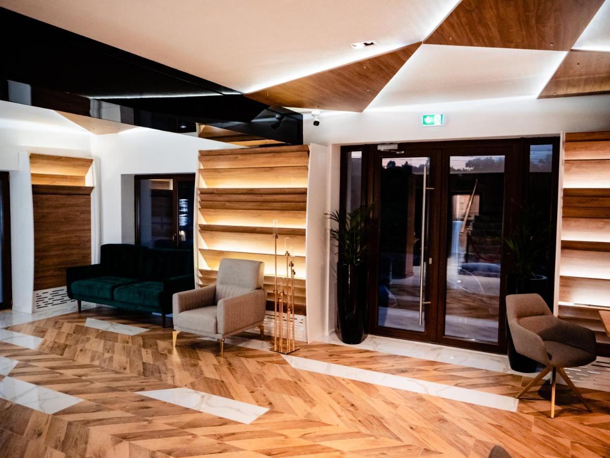 Hotel Goya Boutique Târgu Jiu Exteriör bild
