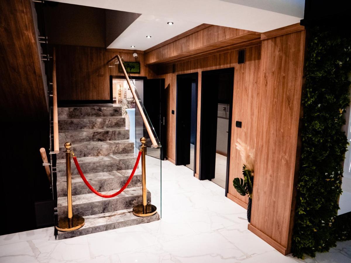 Hotel Goya Boutique Târgu Jiu Exteriör bild