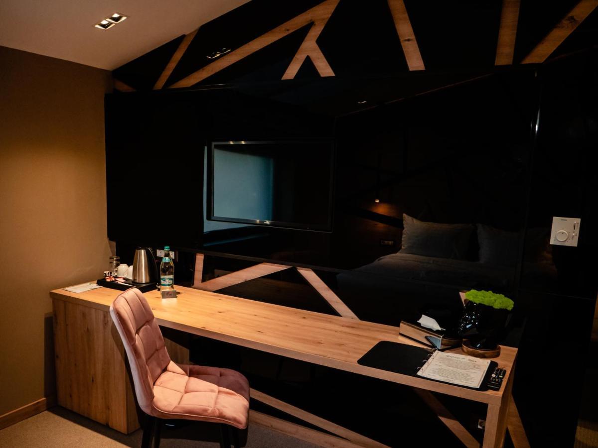 Hotel Goya Boutique Târgu Jiu Exteriör bild