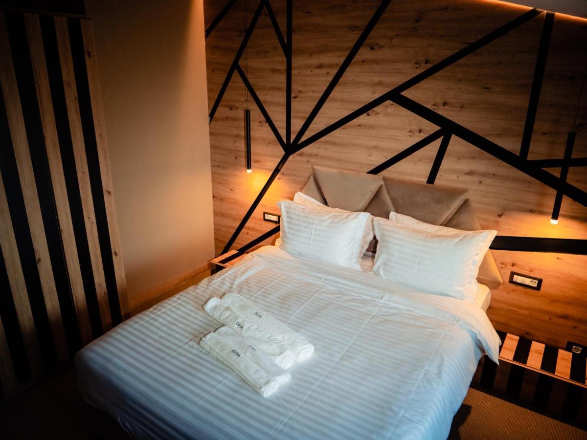 Hotel Goya Boutique Târgu Jiu Exteriör bild