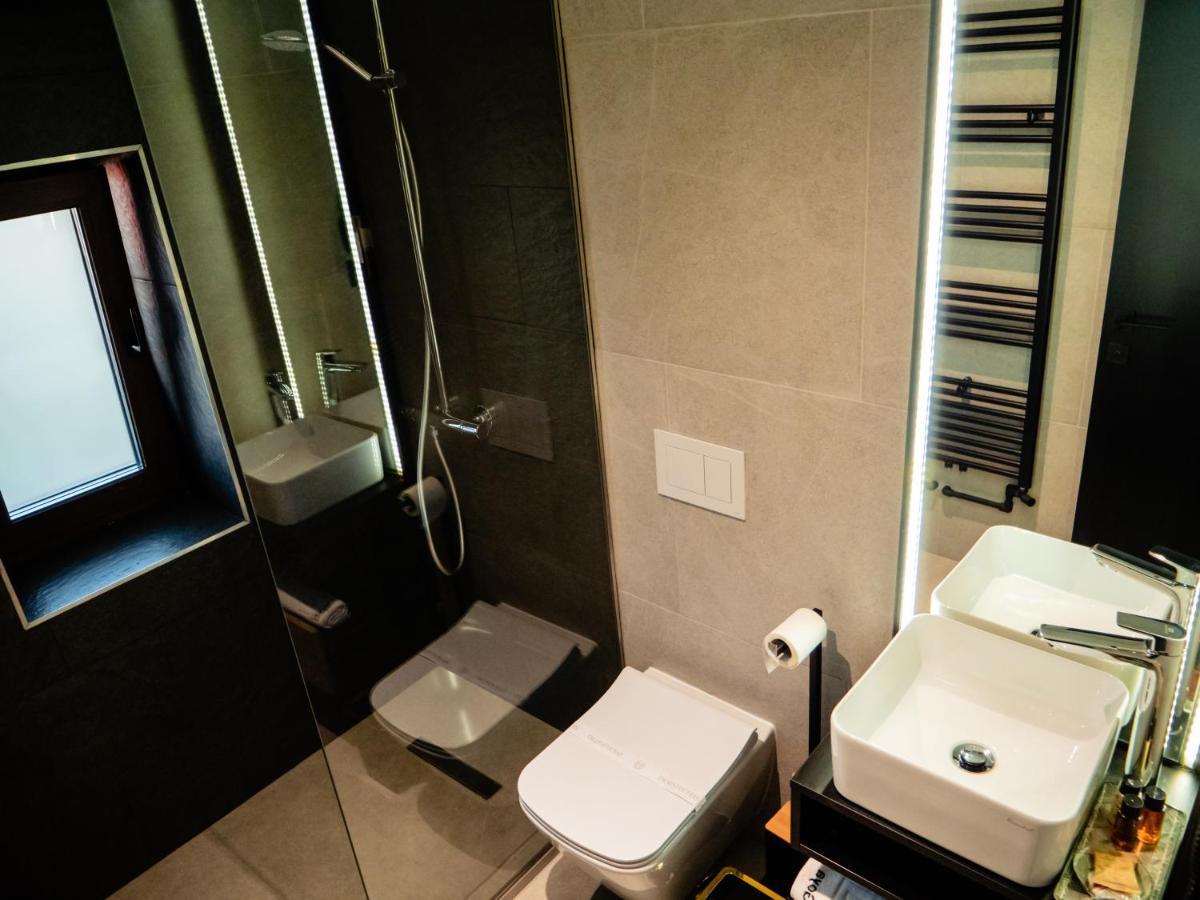 Hotel Goya Boutique Târgu Jiu Exteriör bild