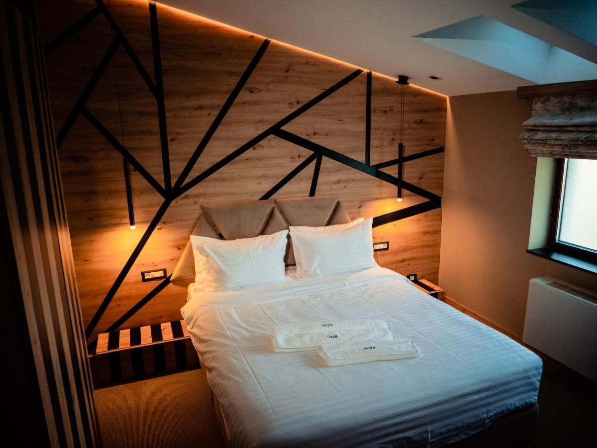Hotel Goya Boutique Târgu Jiu Exteriör bild