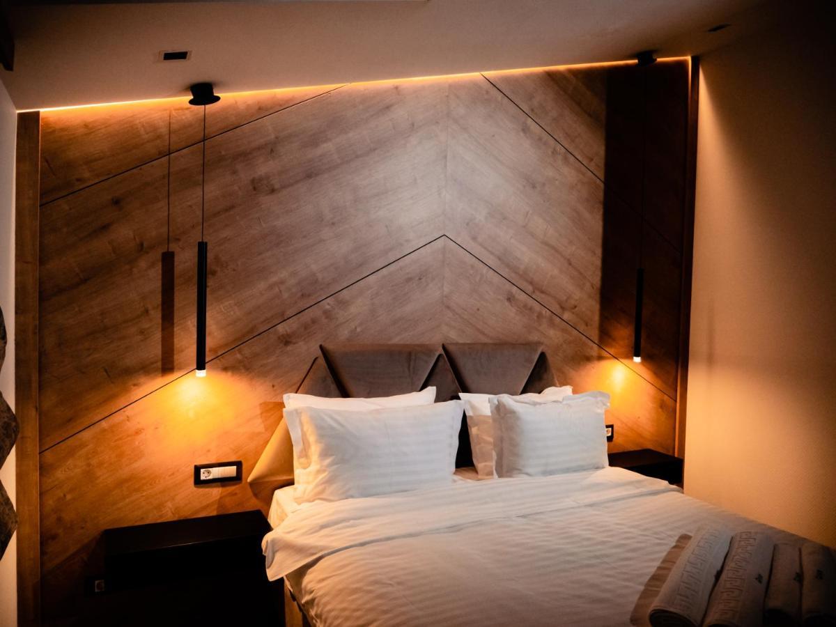 Hotel Goya Boutique Târgu Jiu Exteriör bild
