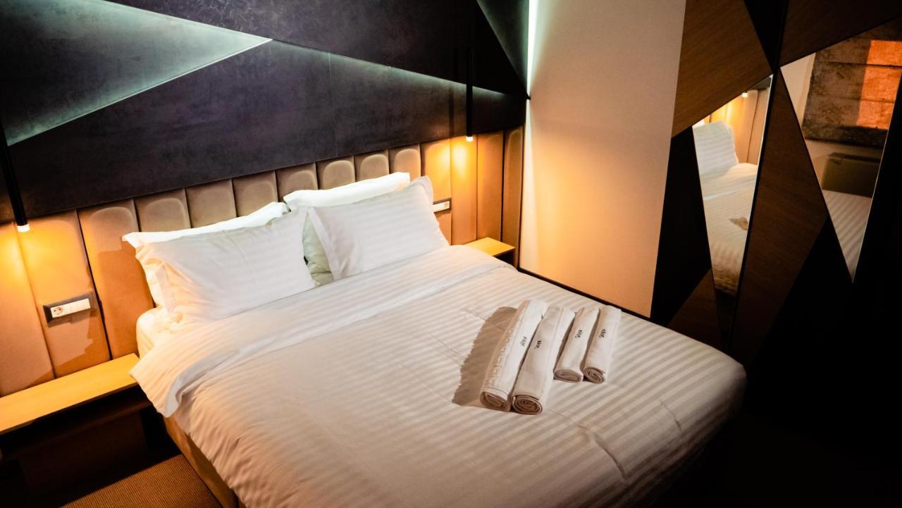 Hotel Goya Boutique Târgu Jiu Exteriör bild
