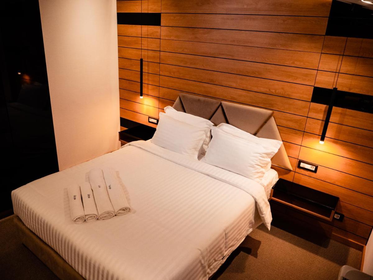 Hotel Goya Boutique Târgu Jiu Exteriör bild