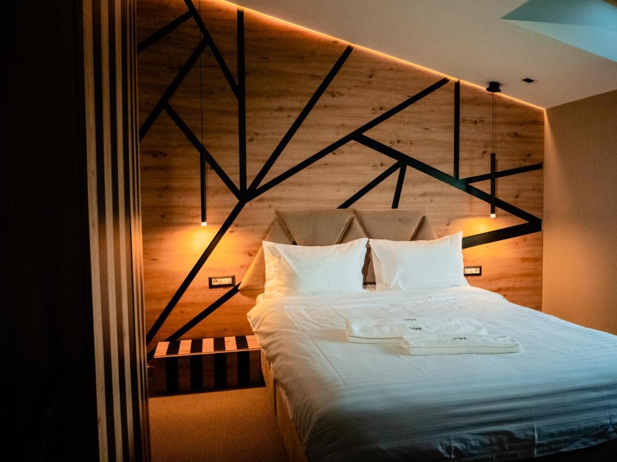 Hotel Goya Boutique Târgu Jiu Exteriör bild