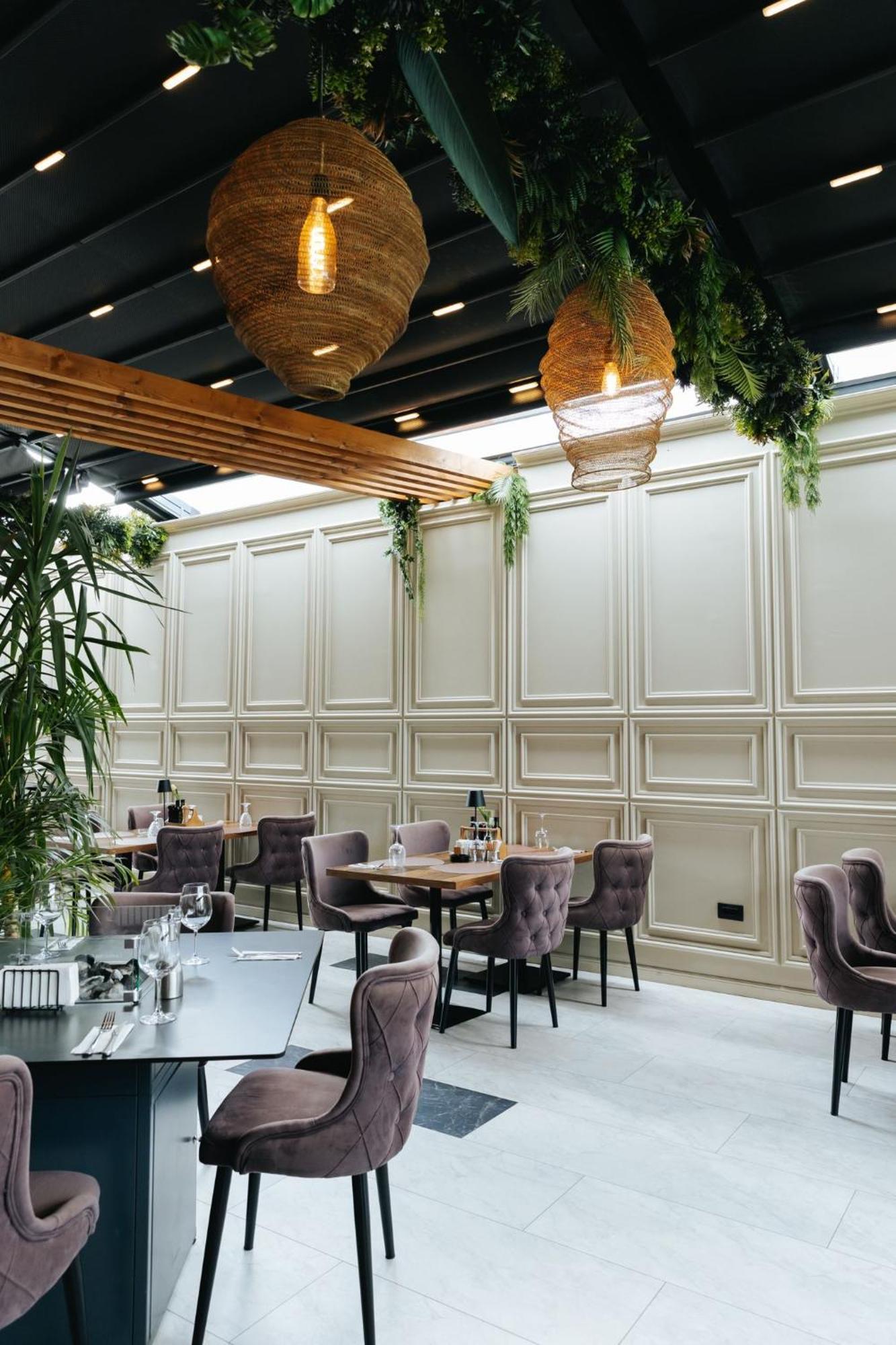 Hotel Goya Boutique Târgu Jiu Exteriör bild
