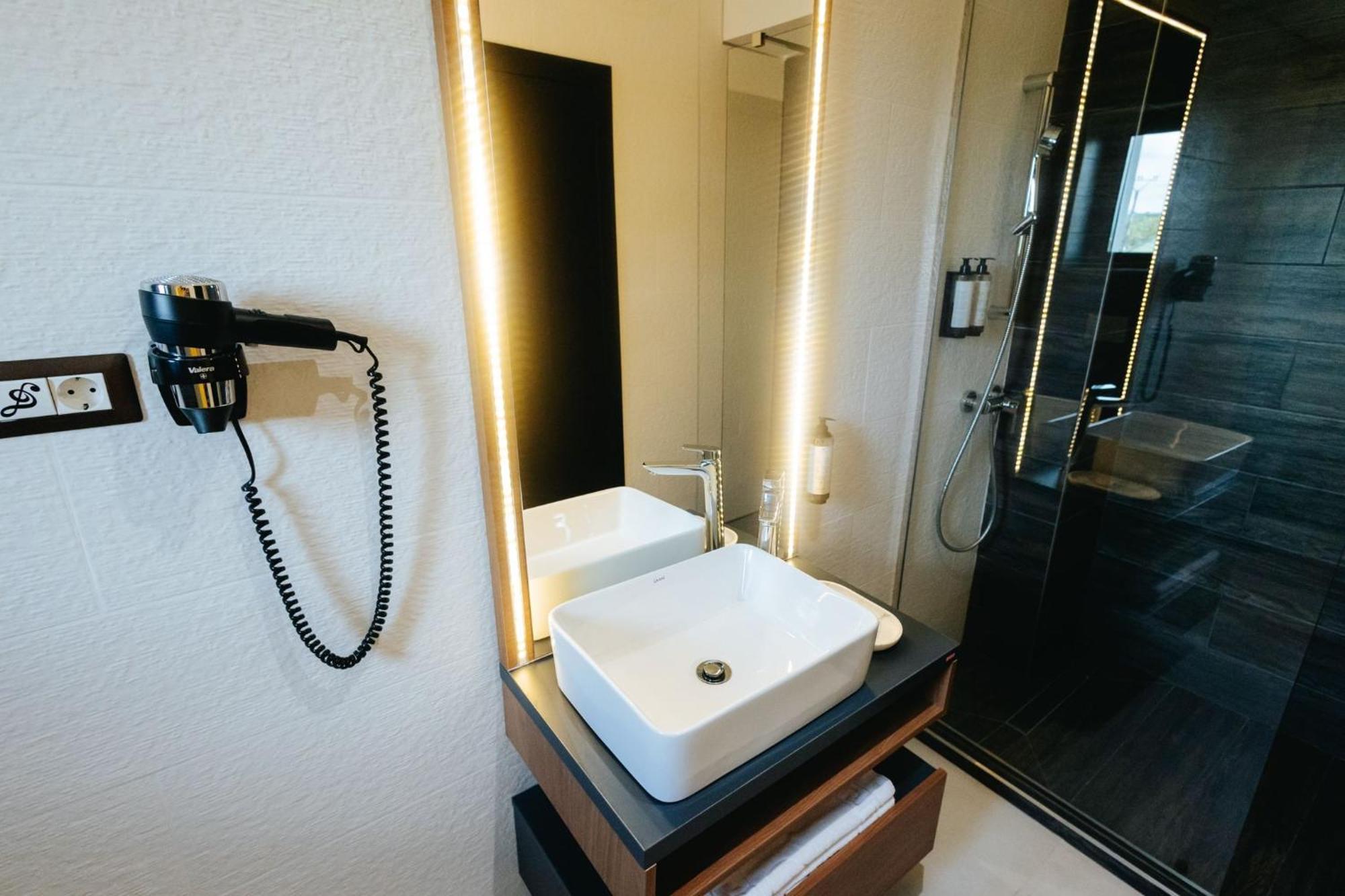Hotel Goya Boutique Târgu Jiu Exteriör bild