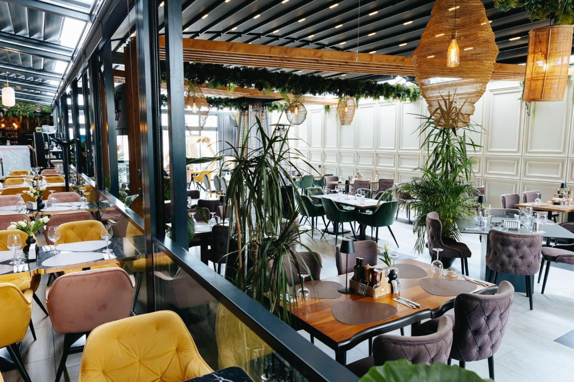 Hotel Goya Boutique Târgu Jiu Exteriör bild