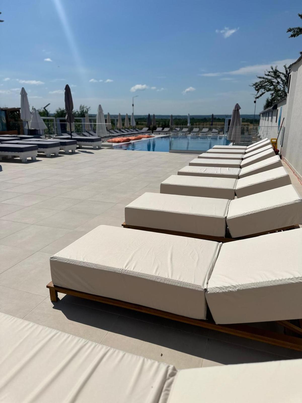Hotel Goya Boutique Târgu Jiu Exteriör bild